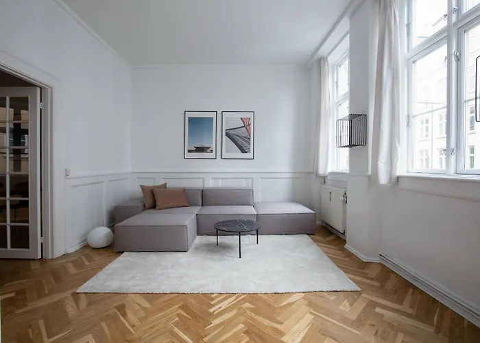 Beautiful 2-Bed In Top Location